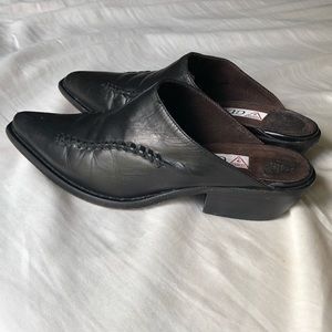 ❌SOLD❌Guess 80’s Black Real Leather Mules size 6